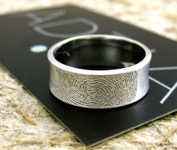 Обручальное кольцо с отпечатком пальца